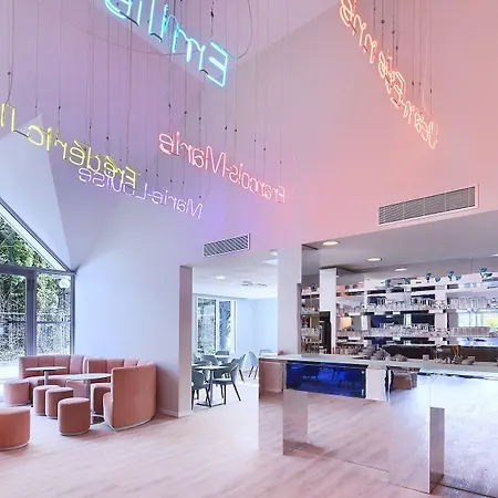 アパートホテル Citadines Geneve Voltaire 3*