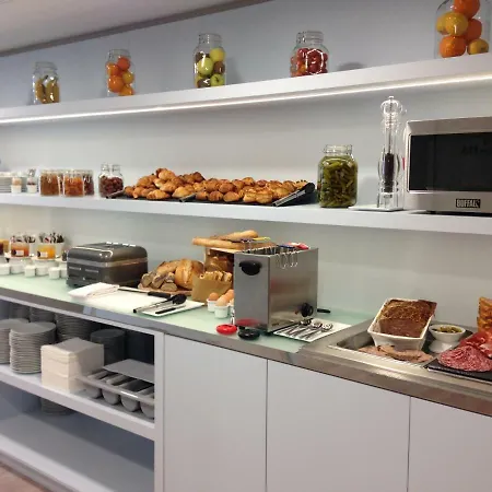 アパートホテル Citadines Geneve Voltaire 3*